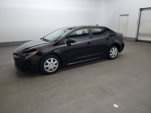 Used 2023 Toyota Corolla LE image 2