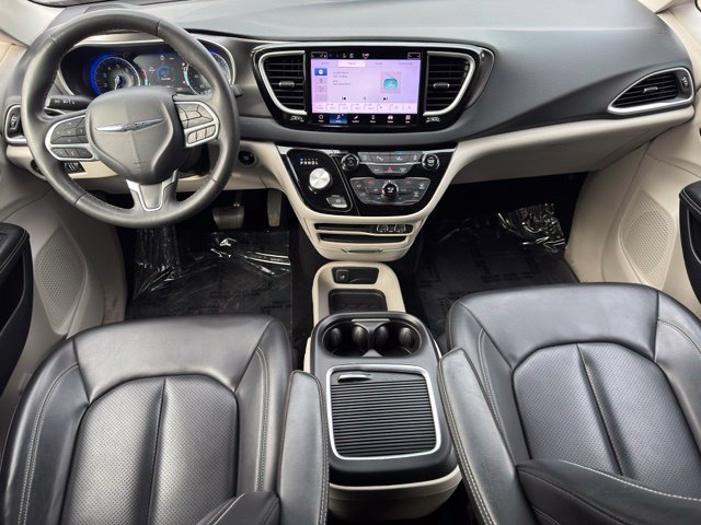 Used 2023 Chrysler Pacifica Touring-L FWD image 13