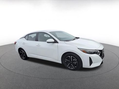 Used 2025 Nissan Sentra SV image 2