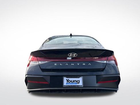 New 2026 Hyundai Elantra SEL Sport Premium FWD image 7