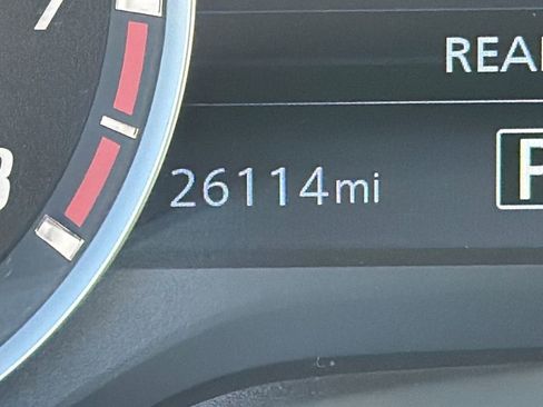 Used 2024 Nissan Titan SV w/ SV Convenience Package image 25