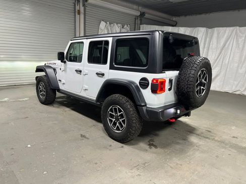 Used 2025 Jeep Wrangler Unlimited Rubicon AWD/4WD image 5