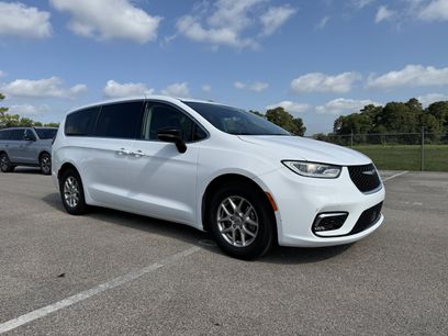 Used 2024 Chrysler Pacifica Touring-L