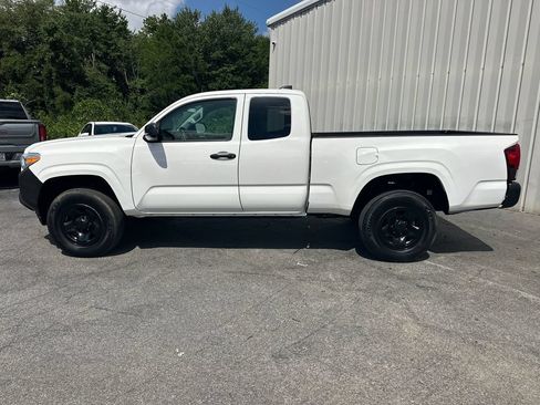 Used 2023 Toyota Tacoma SR RWD image 9