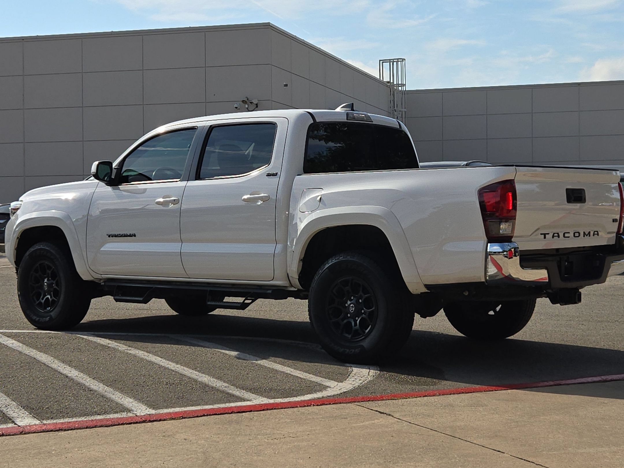 Used 2021 Toyota Tacoma SR5 RWD image 5