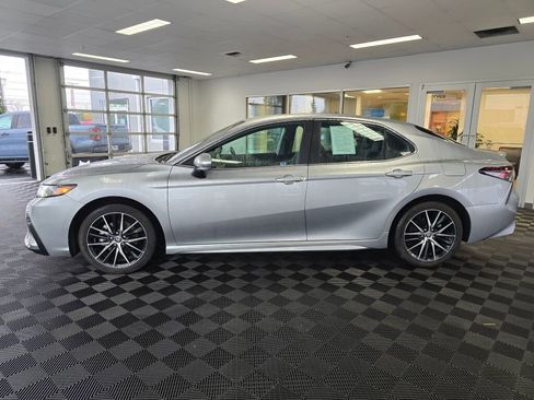 Used 2024 Toyota Camry SE image 6