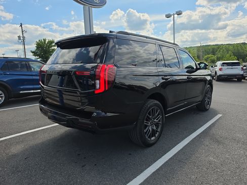 Used 2025 Ford Expedition Platinum w/ Stealth Performance Package AWD/4WD image 3