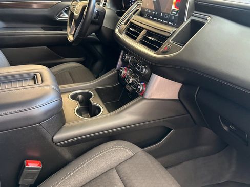 Used 2022 GMC Yukon SLE w/ Gmc Pro Safety Plus Package RWD image 18