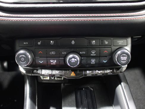 Used 2025 Dodge Durango GT AWD/4WD image 15