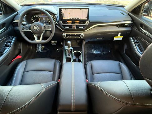 Used 2023 Nissan Altima 2.5 SR w/ SR Premium Package image 32