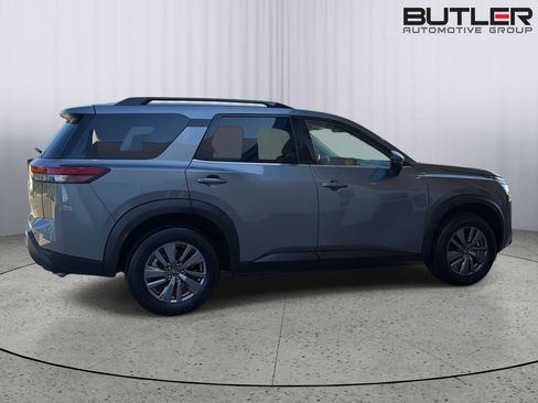 Used 2025 Nissan Pathfinder SV FWD image 7