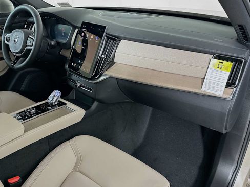 New 2026 Volvo XC90 T8 Plus w/ Protection Package Premier AWD/4WD image 28