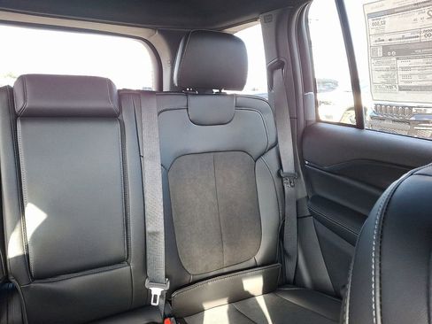 New 2025 Jeep Grand Cherokee Altitude image 15