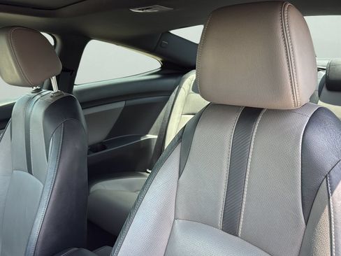 Used 2017 Honda Civic Touring image 9