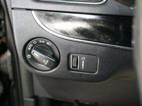 Used 2019 Dodge Grand Caravan SXT image 13