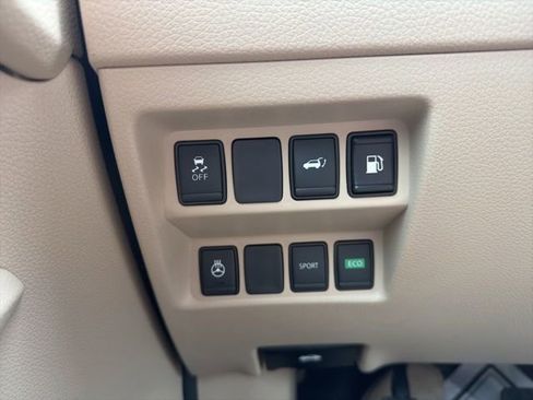 Used 2018 Nissan Rogue SV w/ Premium Package image 27