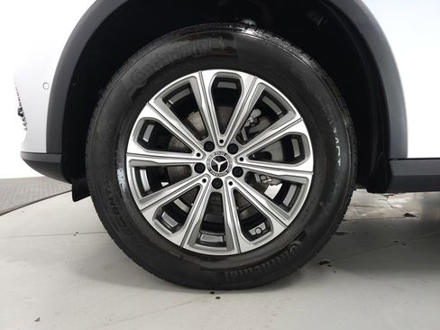 Used 2024 Mercedes-Benz GLC 300 4MATIC w/ Driver Assistance Package image 38