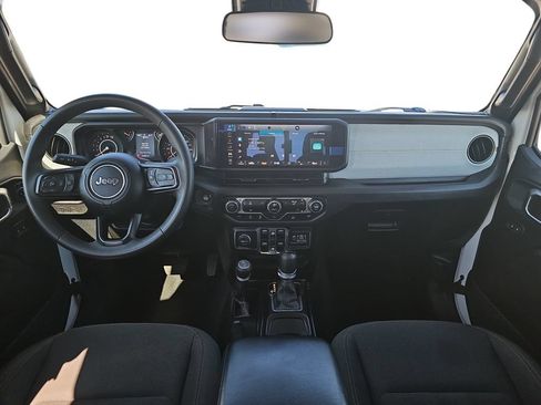 Used 2025 Jeep Gladiator Sport AWD/4WD image 9