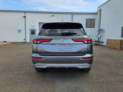 Used 2024 Mitsubishi Outlander SE image 5
