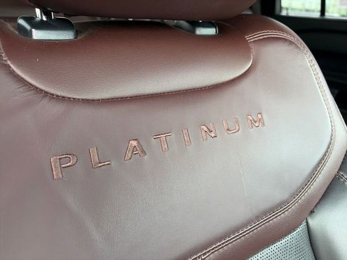 Used 2022 Ford Explorer Platinum image 17