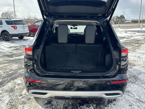 Used 2022 Mitsubishi Outlander SE image 17