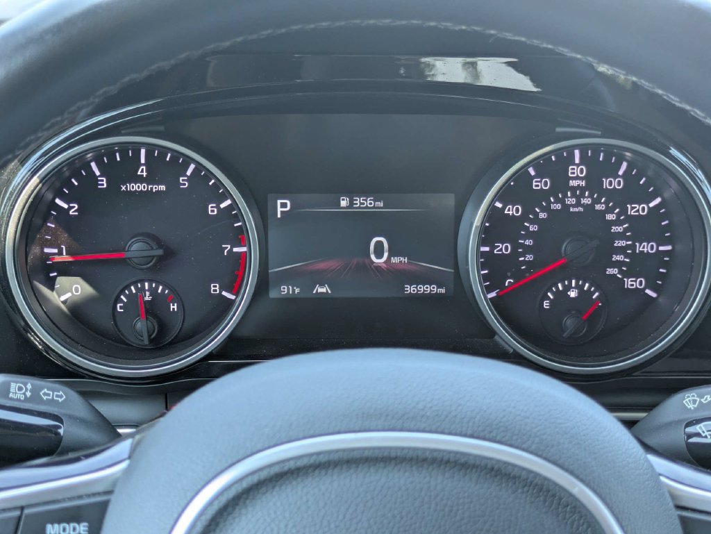 Used 2024 Kia Carnival EX FWD image 34