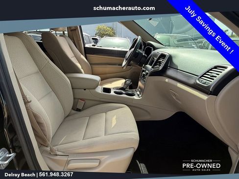 Used 2019 Jeep Grand Cherokee Laredo AWD/4WD image 17