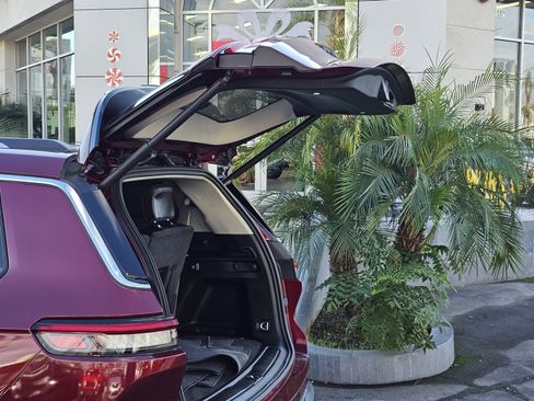 Used 2021 Jeep Grand Cherokee L Limited image 8