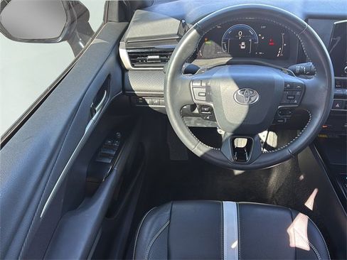 Used 2025 Toyota Camry SE image 18