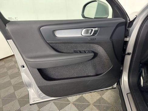 Used 2025 Volvo XC40 B5 Core AWD/4WD image 24