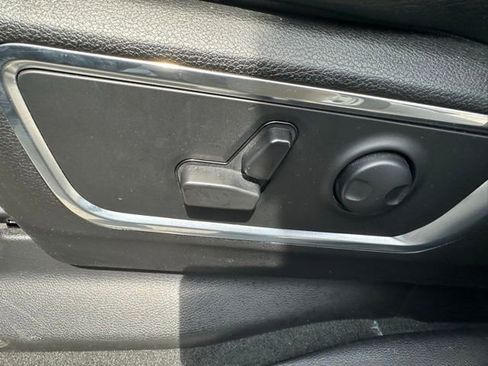 Used 2024 RAM 1500 Laramie image 19