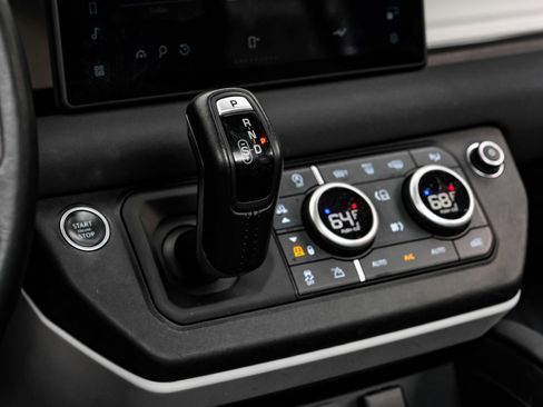 Used 2023 Land Rover Defender 110 SE image 29