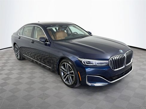 Used 2021 BMW 750i xDrive w/ Executive Package image 4
