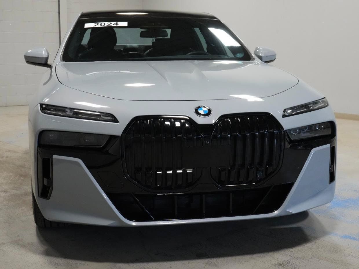 Used 2024 BMW 760i xDrive w/ Executive Package AWD/4WD image 20