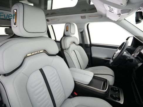 Used 2023 Rivian R1S Adventure AWD/4WD image 23
