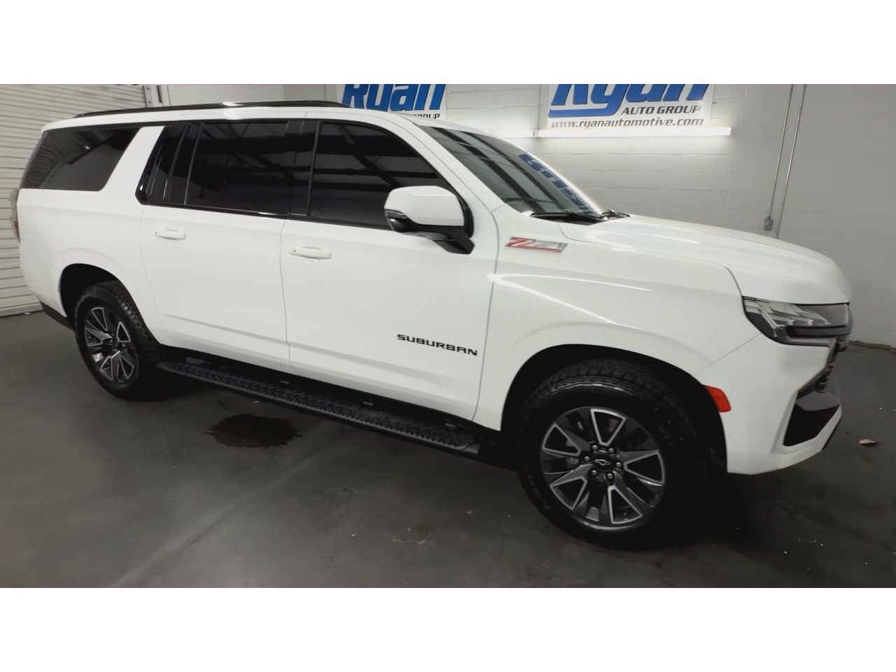 Certified 2024 Chevrolet Suburban Z71 w/ Luxury Package AWD/4WD image 2