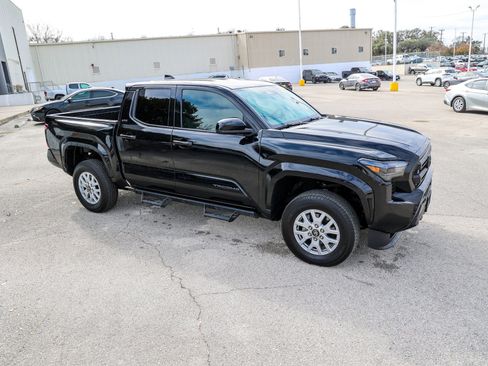 Used 2025 Toyota Tacoma SR5 image 6