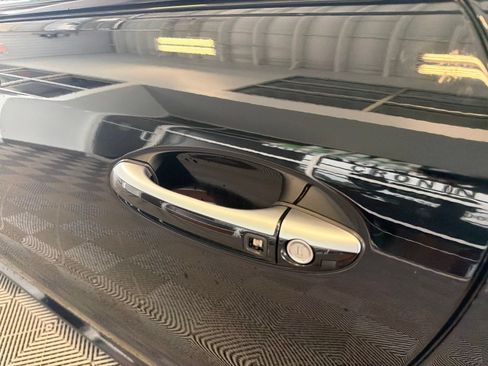 Used 2011 Mercedes-Benz SL 550 image 10