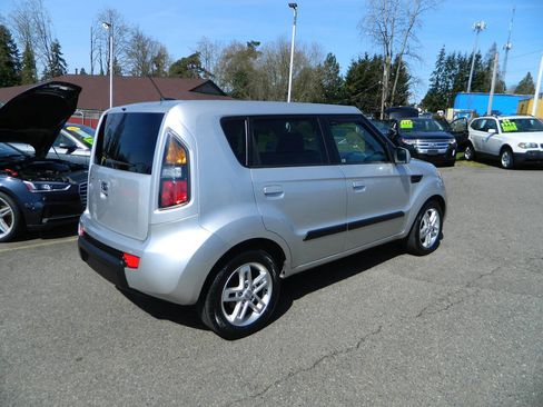 Used 2010 Kia Soul + image 8