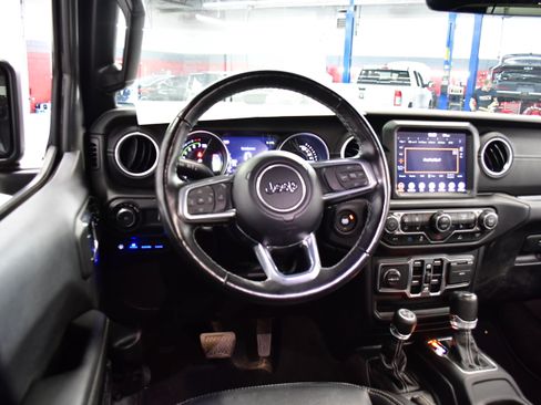 Used 2023 Jeep Wrangler Unlimited Sahara w/ Cold Weather Group AWD/4WD image 9