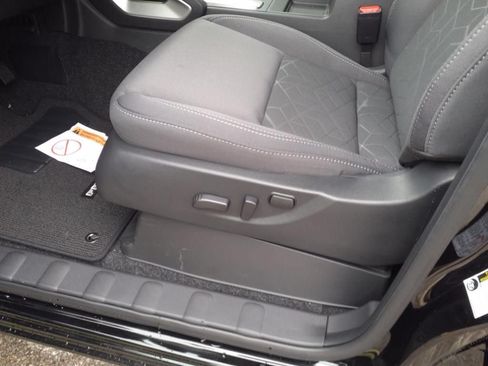 Certified 2025 Nissan Frontier SV w/ SV Convenience Package RWD image 6