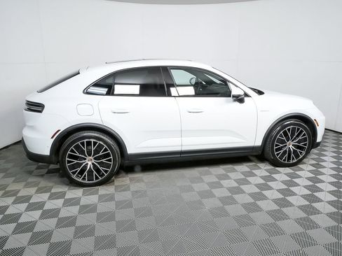 New 2026 Porsche Macan Electric image 27
