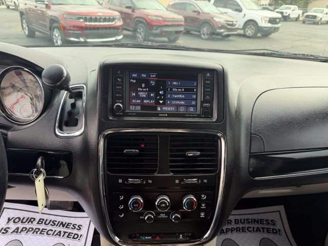 Used 2018 Dodge Grand Caravan SXT FWD image 3
