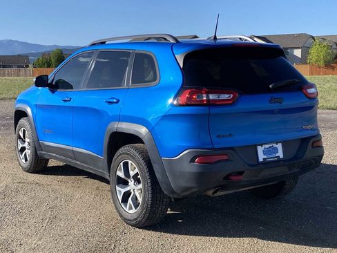 Used 2018 Jeep Cherokee Trailhawk AWD/4WD image 12
