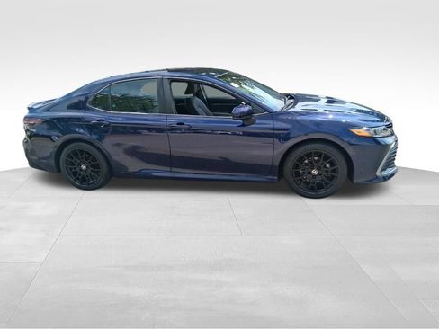 Used 2021 Toyota Camry LE FWD image 5