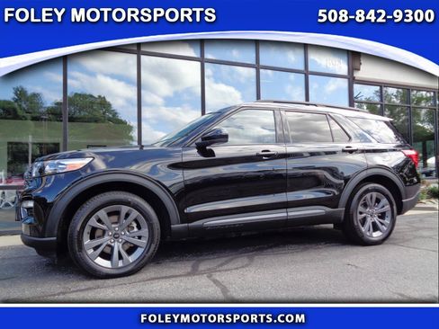 Used 2023 Ford Explorer XLT w/ Equipment Group 202A AWD/4WD image 1