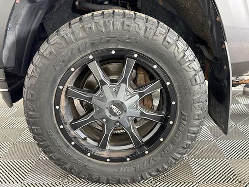 Used 2017 Toyota Tacoma SR AWD/4WD image 32