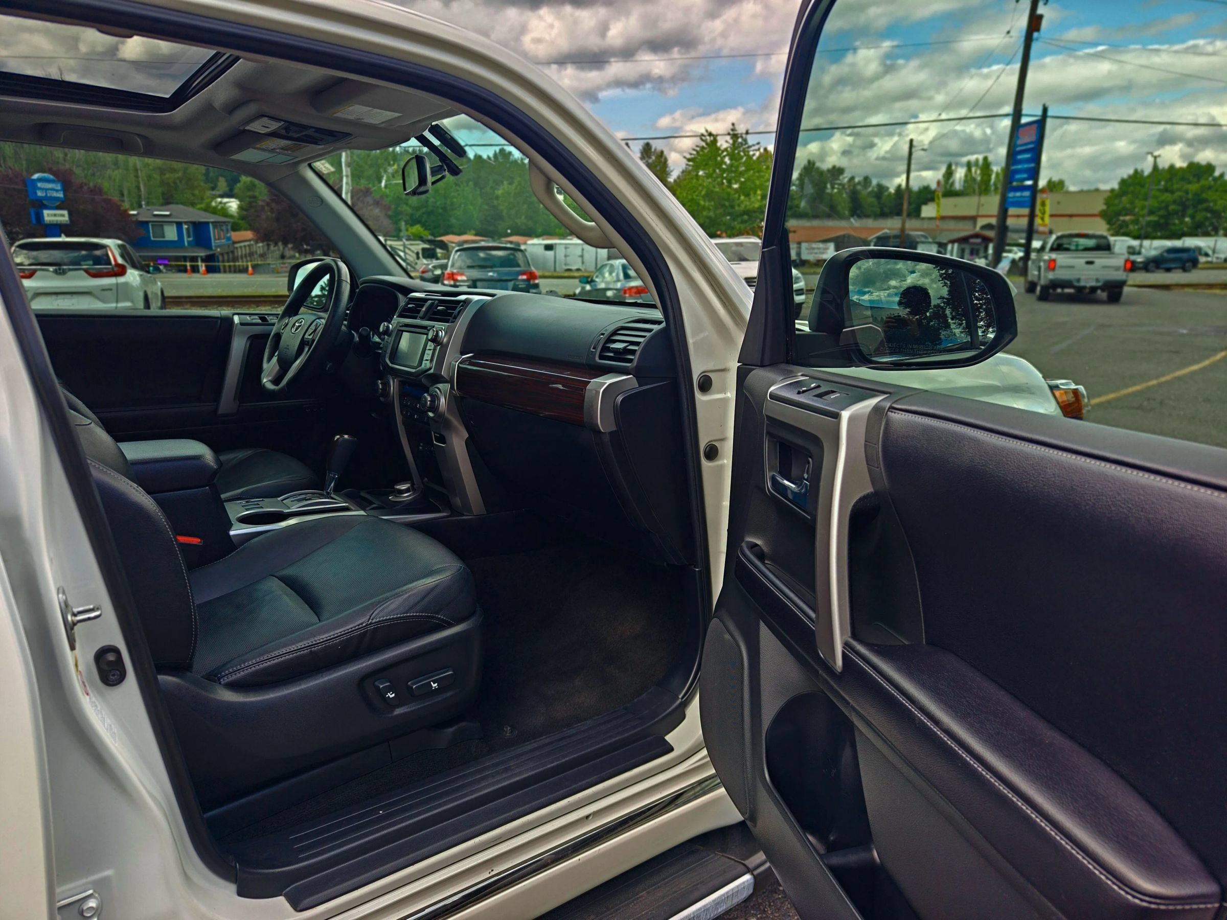 Used 2017 Toyota 4Runner Limited AWD/4WD image 31