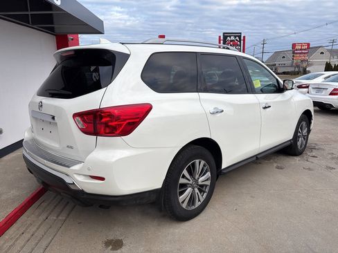 Used 2020 Nissan Pathfinder S image 3