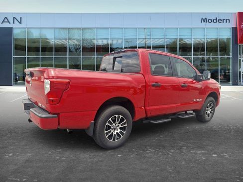 Used 2024 Nissan Titan SV w/ SV Convenience Package AWD/4WD image 5